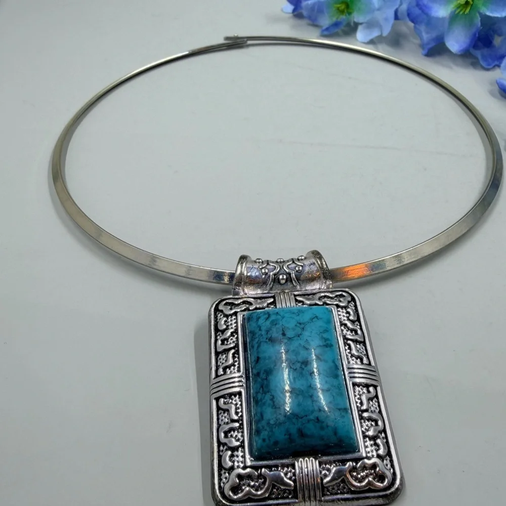 Sterling Silver Plated Collar Choker Necklace with Chunky Blue Turquoise Pendant - Picture 3 of 5